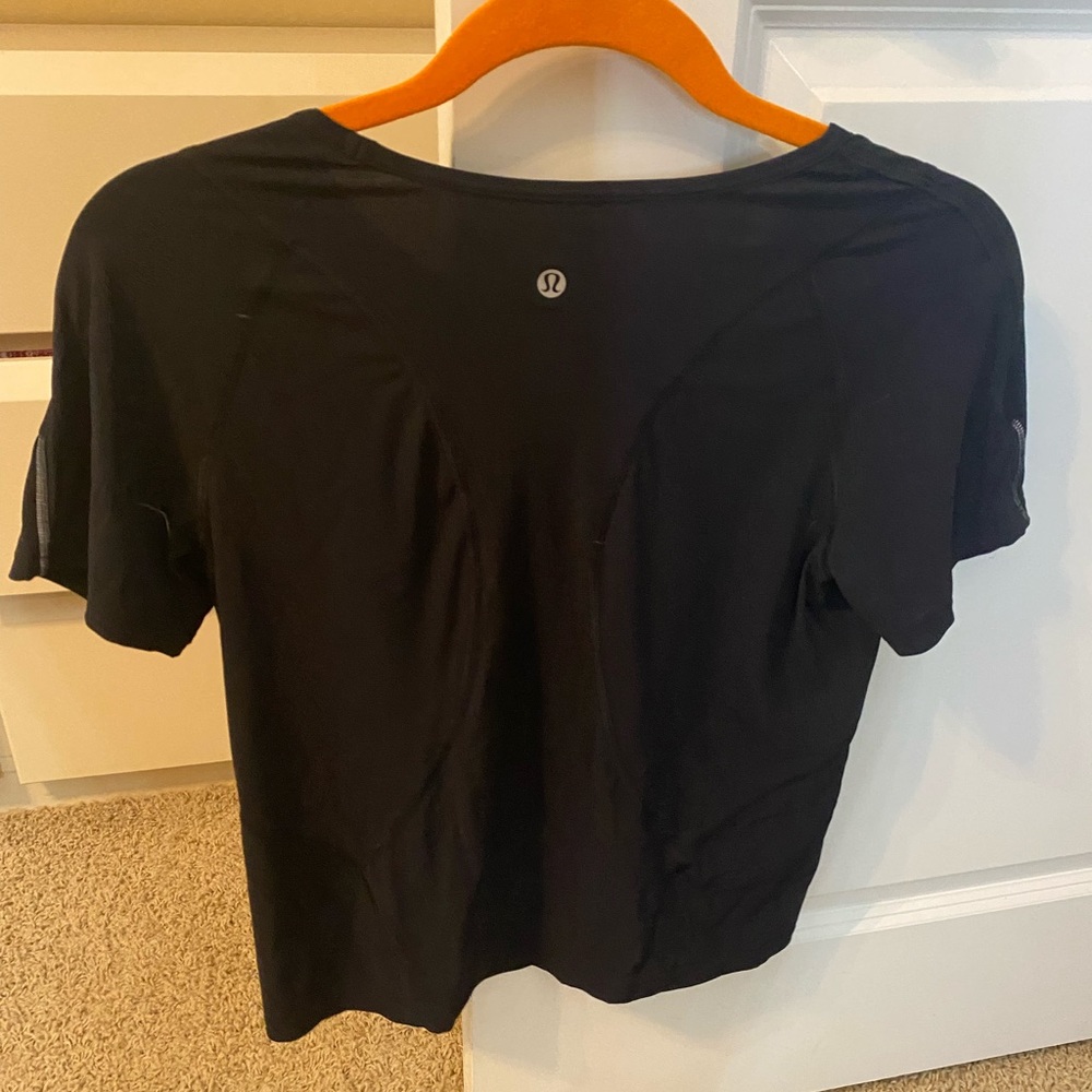 XS lily lemon T shirt, black (lululemon size 4)